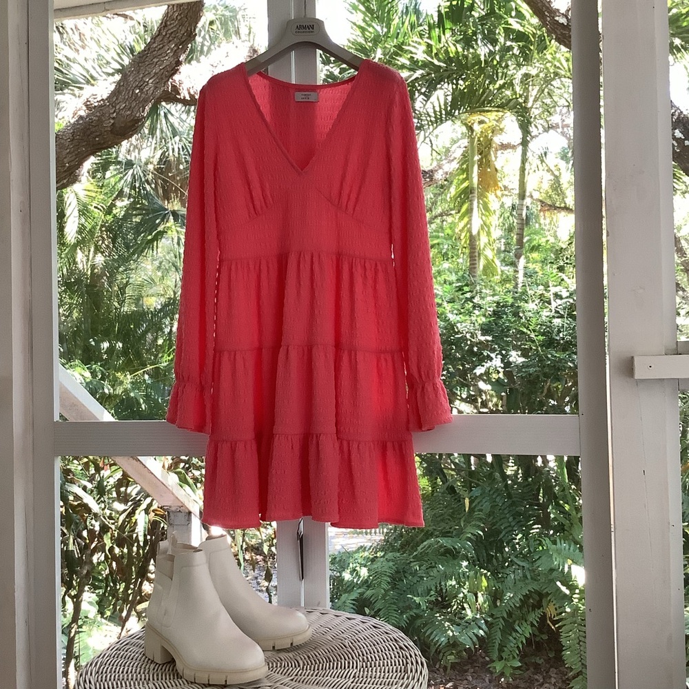 Hansae NWOT Large Tiered Ruffle Midi V-Necked Long Ruffled Sleeve Textur…